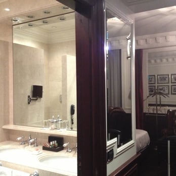 De la Ville - Hotel Room - Hotels Near Me - Monza, Manitoba