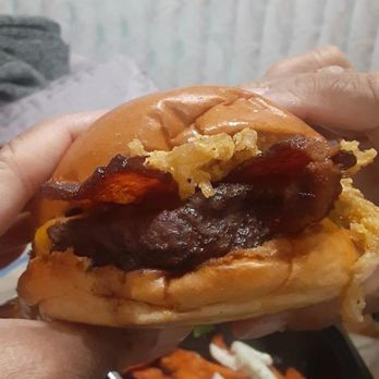 Gus's BBQ - Gus's BBQ Burger Sandwich. - Barbeque Near Me - Porter Ranch, California
