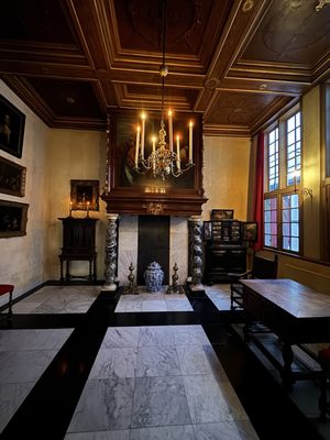 Ons' Lieve Heer op Solder (Our Lord in the Attic Museum) by null