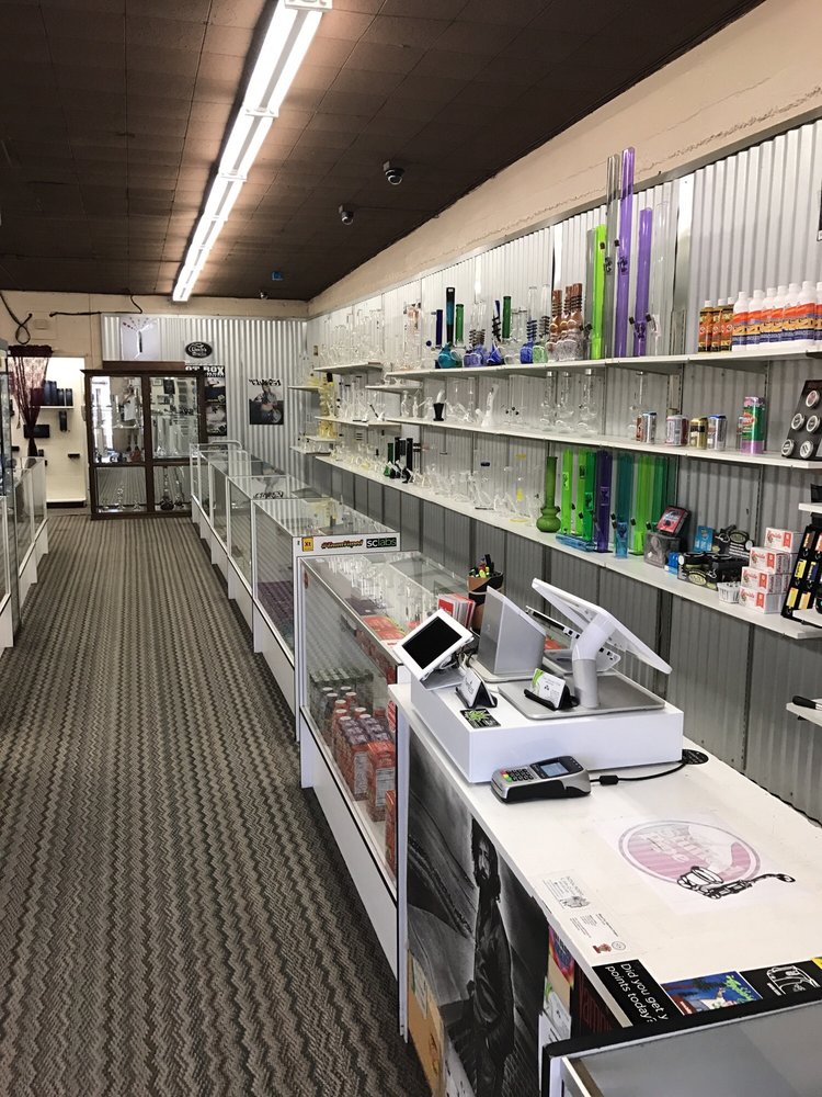 THE STUFFED PIPE Updated June 2024 1318 S Mooney Blvd, Visalia