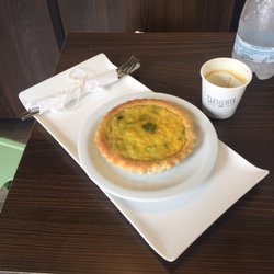 Clemente Café - Vegan quiche with cafe Carioca