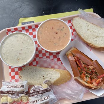 Pike Place Chowder - New England Clam Chowder, Seafood Bisque, Connecticut-Style Lobster Roll - Served Warm - Seafood Near Me - Seattle, Washington Pike Place Chowder - New England Clam Chowder, Seafood Bisque, Connecticut-Style Lobster Roll - Served Warm - Seafood Near Me - Seattle, Washington