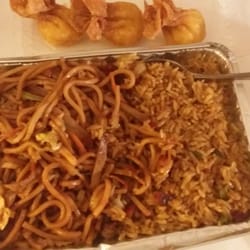 Mainbao Chinese Restaurant - Pork lo mien and fried rice with crab rangoon. Yummy!