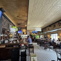 Hennessey's Tavern