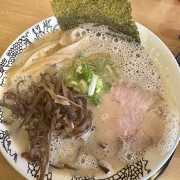 Their classic Signature Tonkotsu 博多豚骨ラーメン with extra kikurage Their classic Signature Tonkotsu 博多豚骨ラーメン with extra kikurage