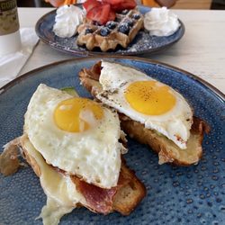 Cafe Boheme