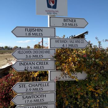 Huston Vineyards - Sign of wineries in the region (and that's not even all of them!) - Wine Tours Near Me - Caldwell, Idaho
