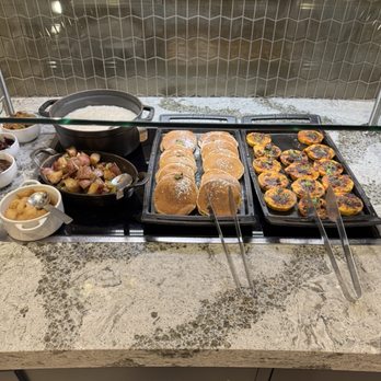 United Polaris - Breakfast buffet - Airport Lounges Near Me - Los Angeles, California United Polaris - Breakfast buffet - Airport Lounges Near Me - Los Angeles, California