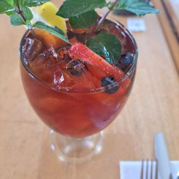 White House Cafe - Berry Ice tea very delicious - Breakfast & Brunch Near Me - Yakima, Washington