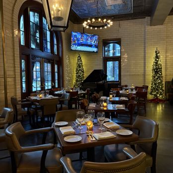 The Chicago Firehouse Restaurant - Gorgeous decor - Steakhouses Near Me - Chicago, Illinois The Chicago Firehouse Restaurant - Gorgeous decor - Steakhouses Near Me - Chicago, Illinois