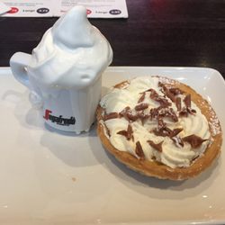 Grill 'n' Shake - Luxury Banoffee Pie with ice cream