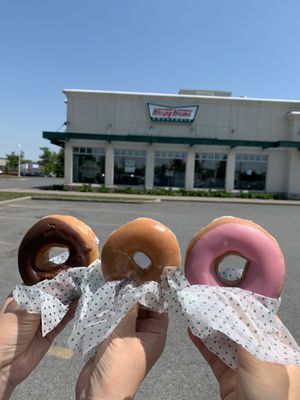Krispy Kreme Doughnuts by null