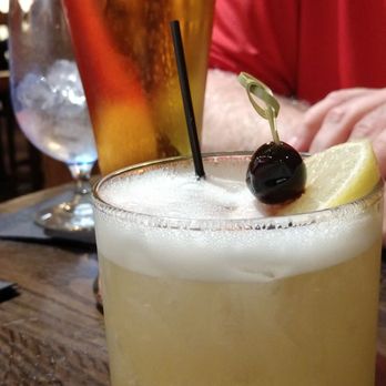 The Hound's Tale - Whiskey sour and Oktoberfest - New American Near Me - Williamsburg, Virginia