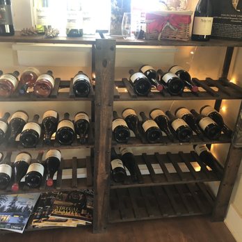 Phelps Creek Vineyards - Wine Tasting Room Near Me - Hood River, Oregon
