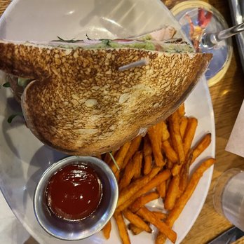 Twin Peaks - Turkey avocado smash - Sports Bars Near Me - Webster, Texas Twin Peaks - Turkey avocado smash - Sports Bars Near Me - Webster, Texas