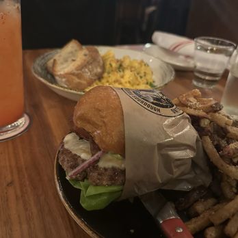 Von's 1000Spirits - Burgers Near Me - Woodinville, Washington