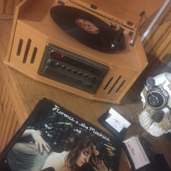 Mane Avenue Salon - Who doesn't love some record music while they process?