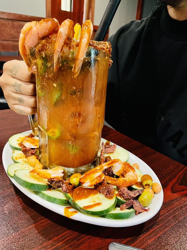 NENAS BAR & GRILL Updated September 2024 14 Photos 1011 1st St