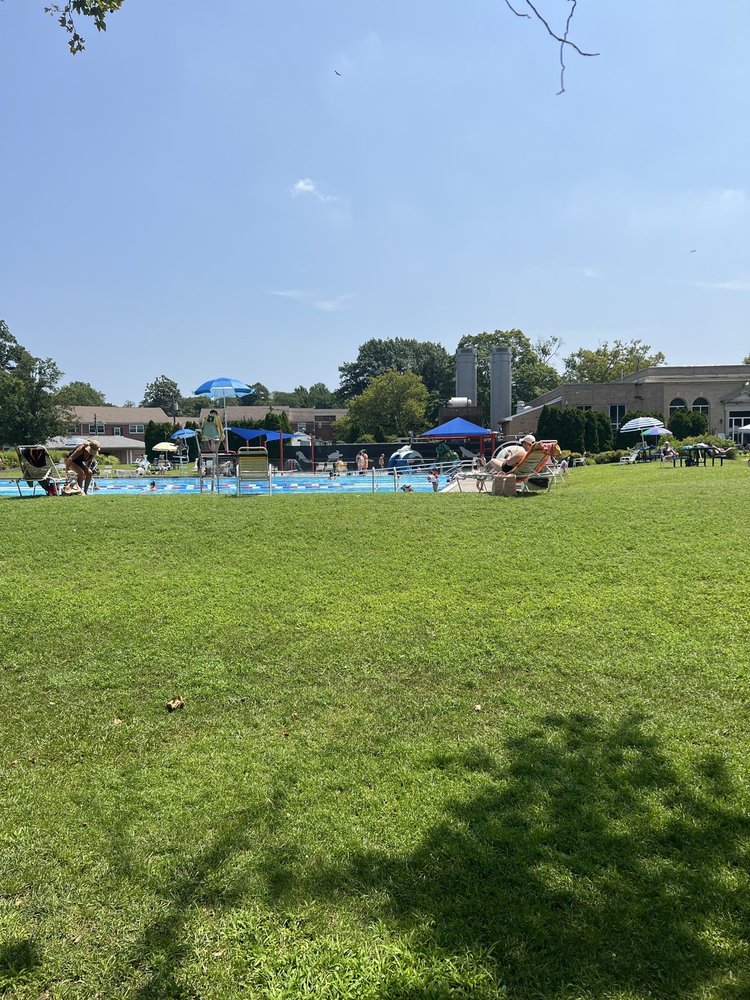 Roberts Pool Logo