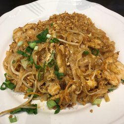 Spicy Basil - Chicken pad thai