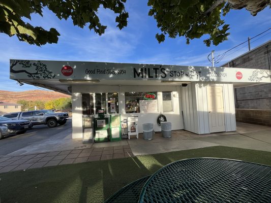 Milt's Stop & Eat by null