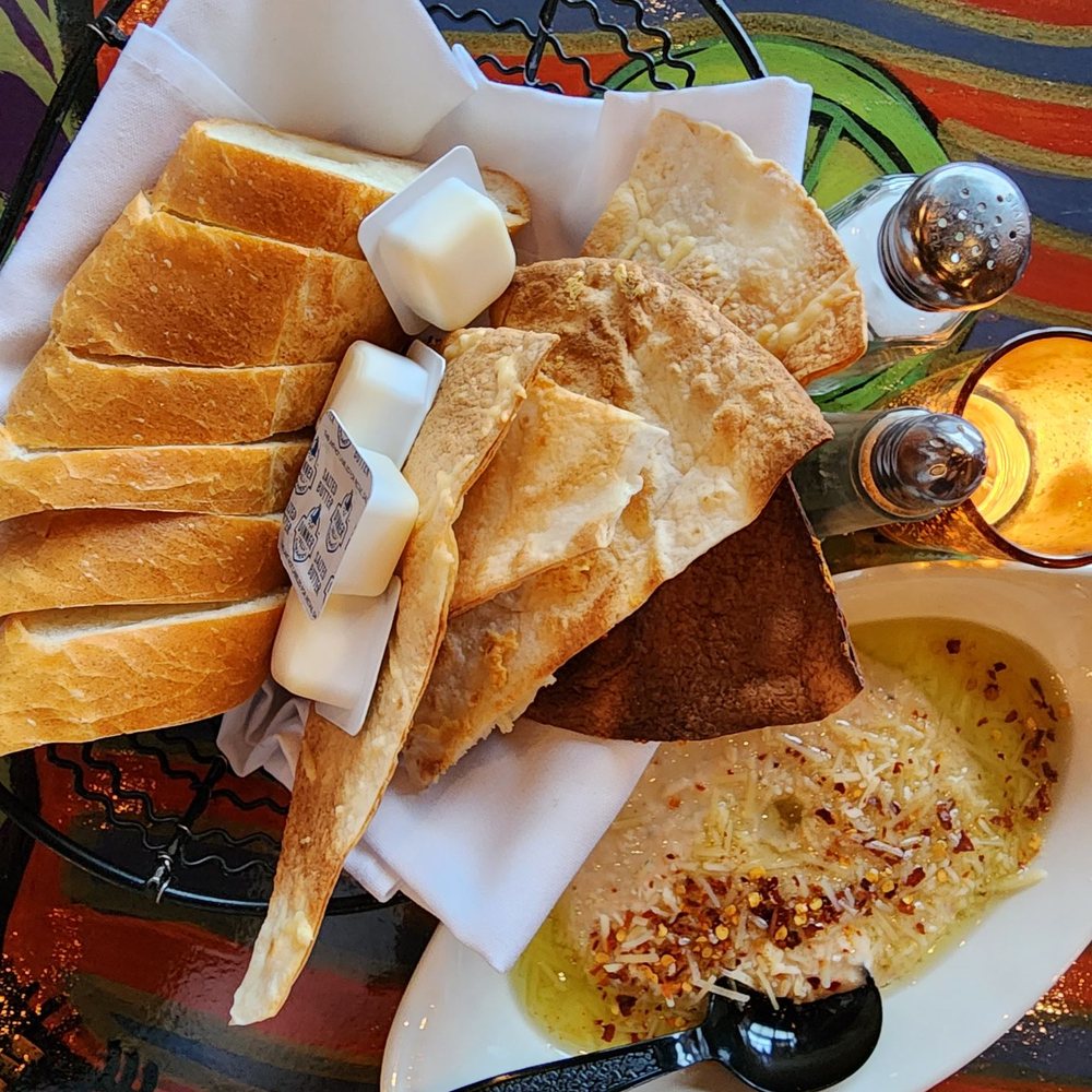 Caffe De Luca - Olive oil and bean Dip - Italian Near Me - Forest Park, Illinois Caffe De Luca - Olive oil and bean Dip - Italian Near Me - Forest Park, Illinois