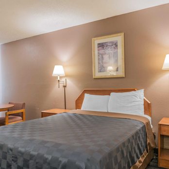 Econo Lodge - Hotels Near Me - Cloverdale, Indiana Econo Lodge - Hotels Near Me - Cloverdale, Indiana
