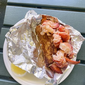 Red's Eats - Hot lobster roll w/local butter. - Seafood Near Me - Wiscasset, Maine