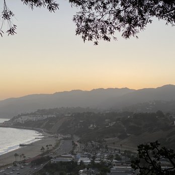 Palisades Bluffs Park - View of the sunset behind the mountains. - Parks Near Me - Pacific Palisades, California Palisades Bluffs Park - View of the sunset behind the mountains. - Parks Near Me - Pacific Palisades, California