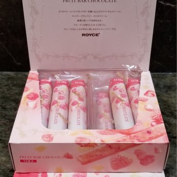 ROYCE Chocolate - Fruit Bar Chocolates - white chocolates with fruits, berries - Chocolatiers & Shops Near Me - Bellevue, Washington