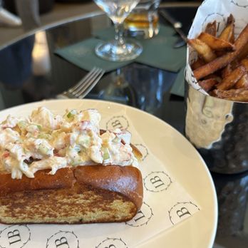 LONG BAR & TERRACE - Lobster Roll w/Fries - Cocktail Bars Near Me - Boston, Massachusetts