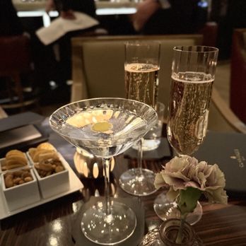 Claridge's - Hotels Near Me - London, XGL