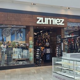 Exterior outside entrance of Zumiez - Canoga Park, California Exterior outside entrance of Zumiez - Canoga Park, California