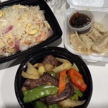 New Hong Kong House - House lo mein, steamed dumplings, black pepper beef short ribs. - Chinese Near Me - Pensacola, Florida New Hong Kong House - House lo mein, steamed dumplings, black pepper beef short ribs. - Chinese Near Me - Pensacola, Florida