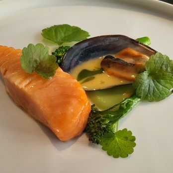 David Toutain - salmon & mussels - Modern European Near Me - Paris, 75 David Toutain - salmon & mussels - Modern European Near Me - Paris, 75