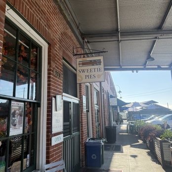 Sweetie Pies - Outside - Bakeries Near Me - Napa, California Sweetie Pies - Outside - Bakeries Near Me - Napa, California