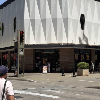 Marugame Udon - Corner of Fort Street Mall - Japanese Near Me - Honolulu, Hawaii