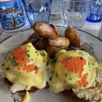 Harry's Beach House - Crab Benedict - Breakfast & Brunch Near Me - Seattle, Washington