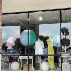 Anything Bling Boutique - Summer store entrance