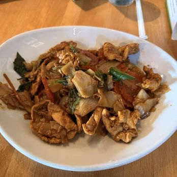 Thailicious Cuisine and Bar - Drunken Noodle - Thai Near Me - Southlake, Texas Thailicious Cuisine and Bar - Drunken Noodle - Thai Near Me - Southlake, Texas