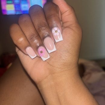 Victory Nail Lounge - my nail set i received. nails were big and bulky due to use of large tips. also the gem faded after a few days. paid 130 - Nail Salons Near Me - Dallas, Texas Victory Nail Lounge - my nail set i received. nails were big and bulky due to use of large tips. also the gem faded after a few days. paid 130 - Nail Salons Near Me - Dallas, Texas