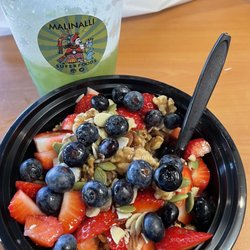 Malinalli Superfoods - Delicious Hunabku Bowl with fresh blueberries, strawberries, walnuts, peanut butter, ancient grain granola, almonds, and pepitas