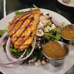 Fresh Chef Kitchen - Blackened grilled salmon salad
