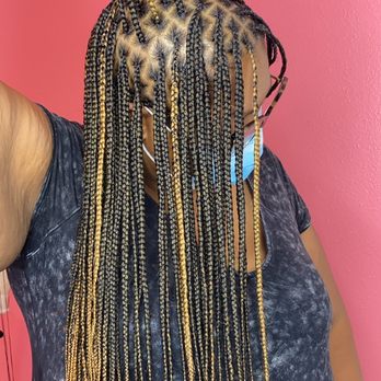 Chloe Itanna - Small Knotless Braids - Hair Stylists Near Me
