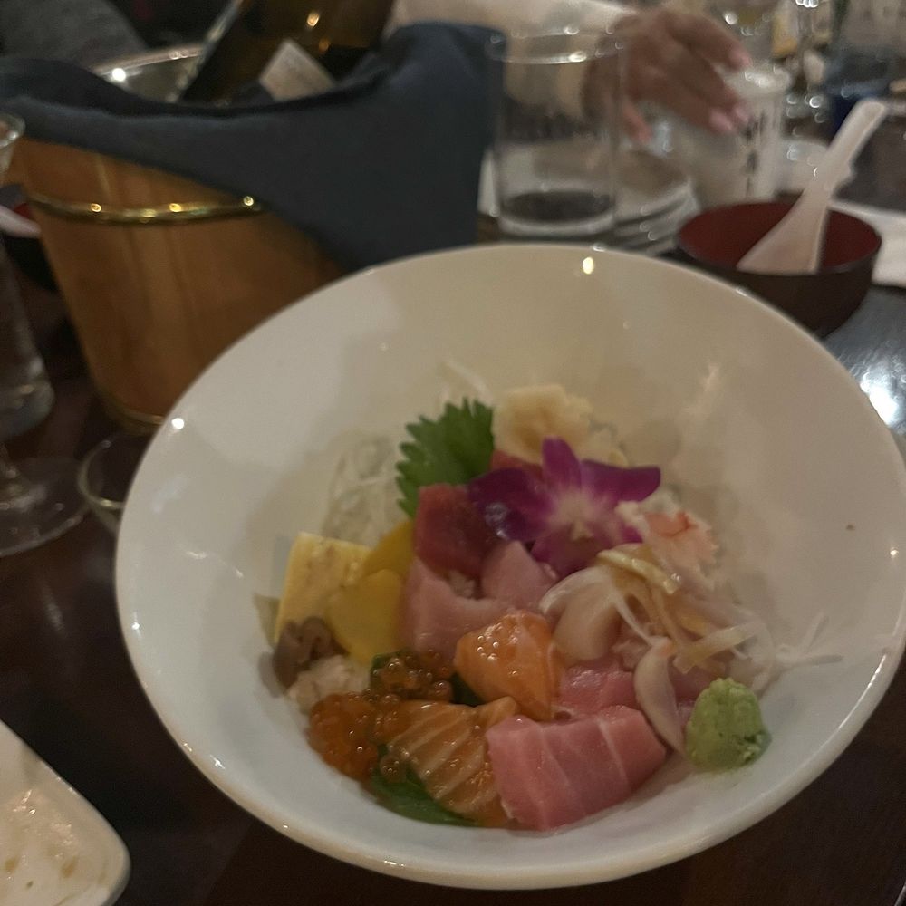 Toshi Sushi - Chirashi Bowl (Sashimi Rice Bowl) - Japanese Near Me - Gardena, California Toshi Sushi - Chirashi Bowl (Sashimi Rice Bowl) - Japanese Near Me - Gardena, California