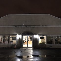 U-Haul Neighborhood Dealer - Front entrance of building, no U-Haul signage...only a small 1.5 ft sign that you can easily miss.