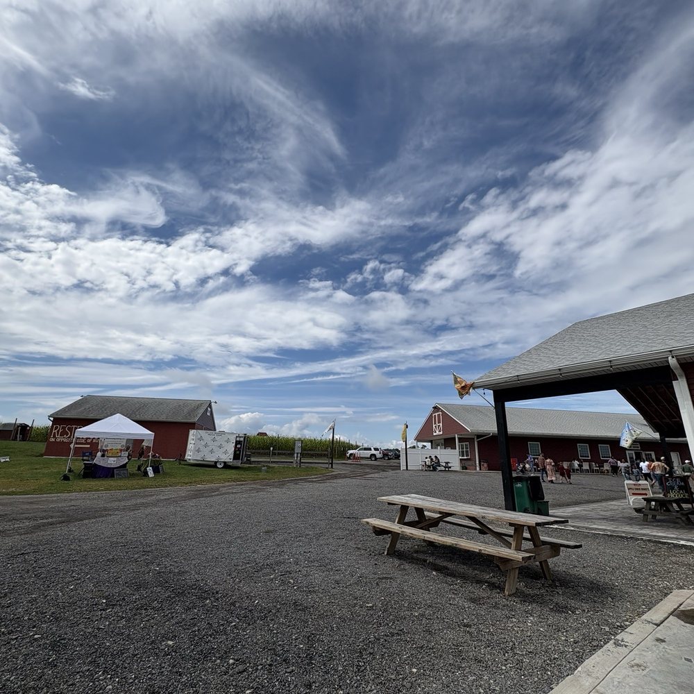 Barton Orchards - Outdoor area with picnic tables - Farmers Market Near Me - Poughquag, New York Barton Orchards - Outdoor area with picnic tables - Farmers Market Near Me - Poughquag, New York