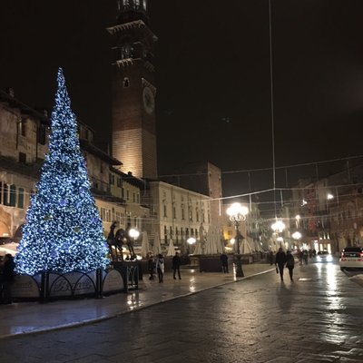 Piazza Delle Erbe by null