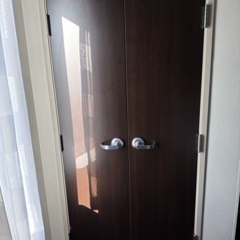 Sleep Inn & Suites - Closet - Hotels Near Me - Cave City, Kentucky Sleep Inn & Suites - Closet - Hotels Near Me - Cave City, Kentucky