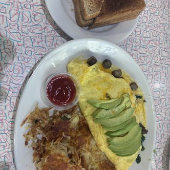 Beeps Diner - 3 egg omelette sausage, Mushroom and Avacado - Diners Near Me - Simi Valley, California Beeps Diner - 3 egg omelette sausage, Mushroom and Avacado - Diners Near Me - Simi Valley, California